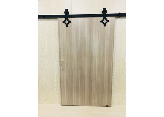Het Hout dat van de hardwareschuur Enige Rustieke Deuren voor de Binnenlandse Zaal van de Deurenverdeler glijdt